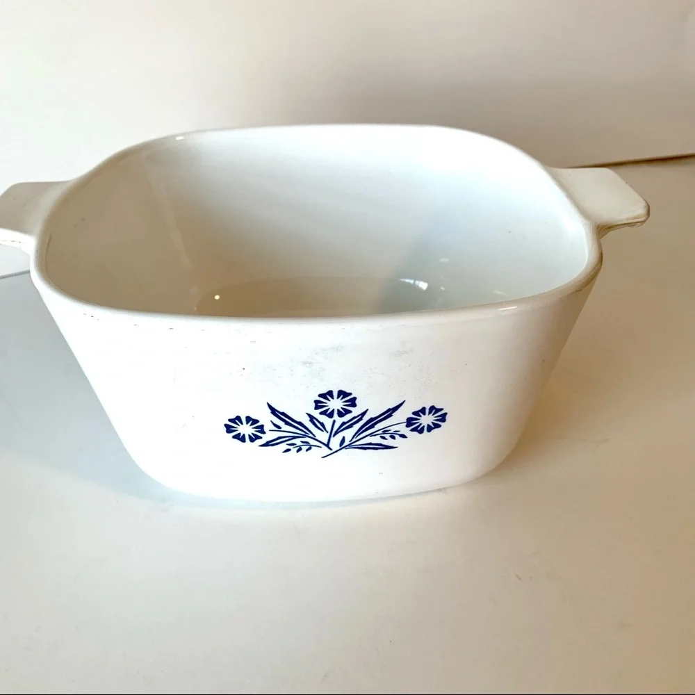 Vintage CORNINGWARE Cornflower 1 3/4 qt Casserole